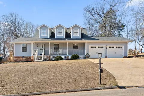 1716 Mountain Bay Dr, Hixson, TN 37343