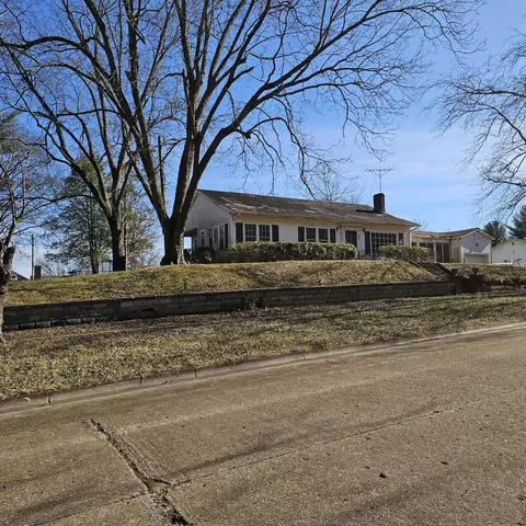 611 Holly Ave, South Pittsburg, TN 37380