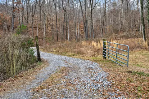 1070 N Pryor Cove Rd, Jasper, TN 37347
