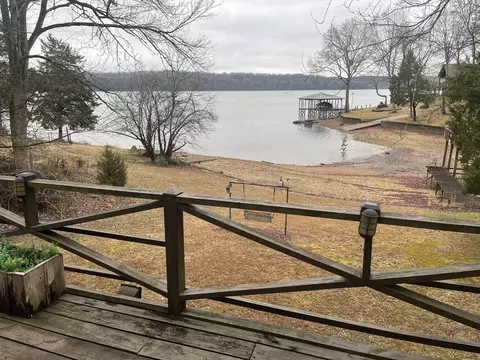 2286 N Shore Acres Rd, Soddy Daisy, TN 37379