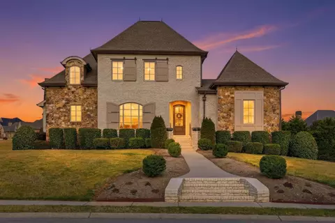 8002 Jonathan Dr, Ooltewah, TN 37363