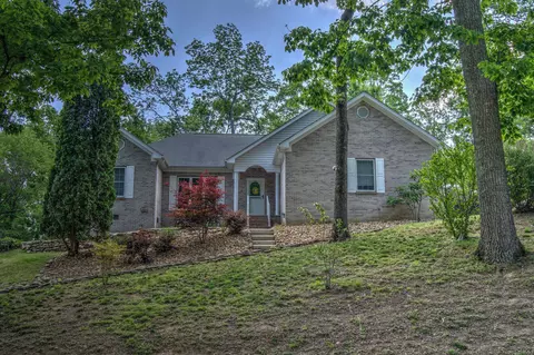 61 Lake Dr, Trenton, GA 30752