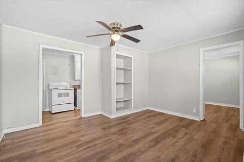 Living - 3950 S Dixie Rd, Dalton, GA 30721 photo 3 of 4