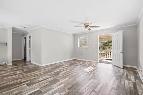 Living - 3950 S Dixie Rd, Dalton, GA 30721 photo 2 of 4