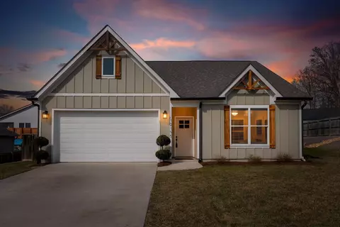 12195 Avery Pl, Soddy Daisy, TN 37379