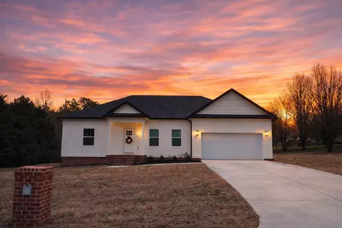 322 Chloe Dr, Lafayette, GA 30728