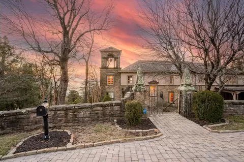 710 W Brow Rd, Lookout Mountain, TN 37350