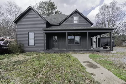 202 1st St, Etowah, TN 37331