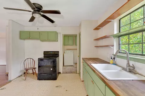 Kitchen - 5111 Mark Brown Rd NE, Dalton, GA 30721 photo 2 of 2