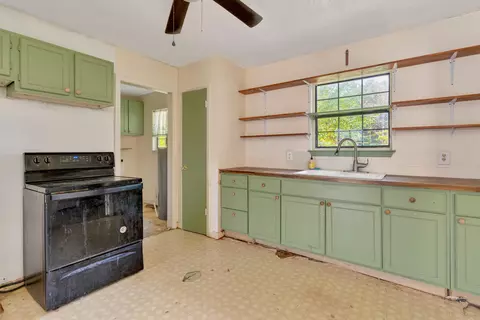 Kitchen - 5111 Mark Brown Rd NE, Dalton, GA 30721 photo 1 of 2