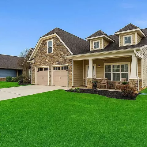 2742 Waterhaven Dr, Chattanooga, TN 37406