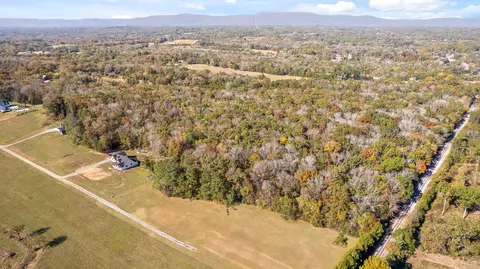 327 Starr Hawk Ln, Chickamauga, GA 30707