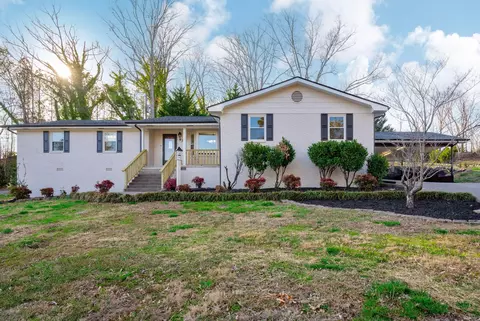 83 E Circle Dr, Rossville, GA 30741
