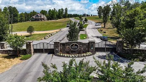 114 Compass Dr, Jasper, TN 37347 photo 2
