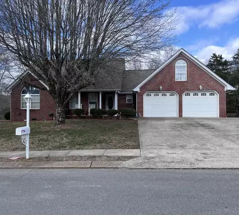353 Skip Ln, Soddy Daisy, TN 37379