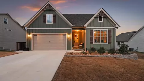 585 Nature Trl, Soddy Daisy, TN 37379