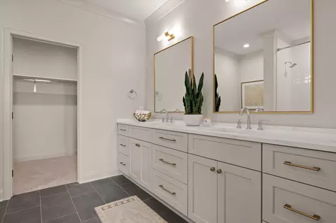 Bath - 1890 Dawson Cir, Chattanooga, TN 37421 photo 2 of 7