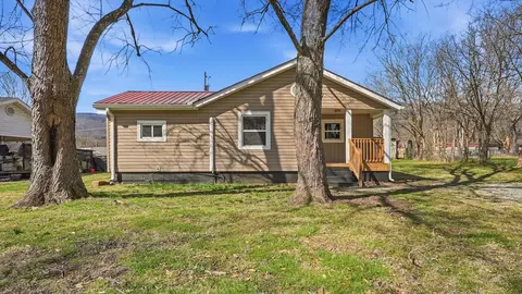 171 S Chestnut St, Whitwell, TN 37397