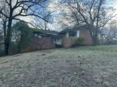 410 Paragon Dr, Chattanooga, TN 37415