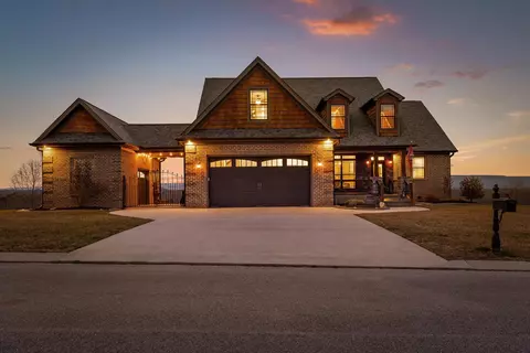 10927 High River Dr, Soddy Daisy, TN 37379