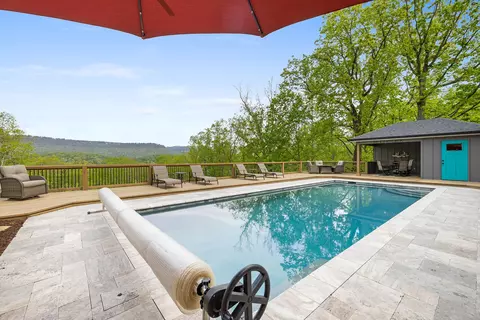 5977 Crestview Dr, Hixson, TN 37343