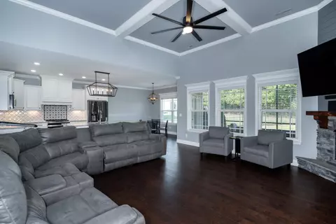 8398 Skybrook Dr, Ooltewah, TN 37363