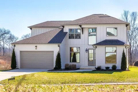 1758 River Breeze Dr, Soddy Daisy, TN 37379