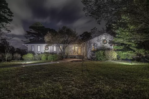 1010 Panorama Dr, Chattanooga, TN 37421