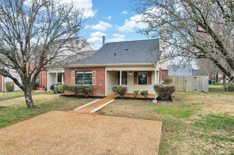 1297 Leaside Ln, Hixson, TN 37343