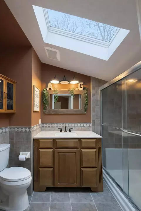Bath - 1286 Oglethorpe Mountain Rd, Jasper, GA 30143 photo 1 of 2