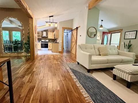 Entry Way - 1286 Oglethorpe Mountain Rd, Jasper, GA 30143 photo 1 of 2