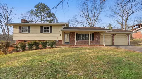 1304 Highcrest Dr, Hixson, TN 37343