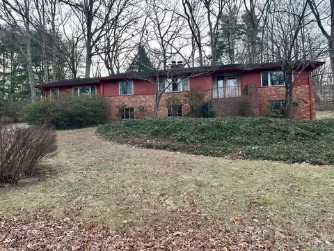 302 Arrow Dr, Signal Mountain, TN 37377