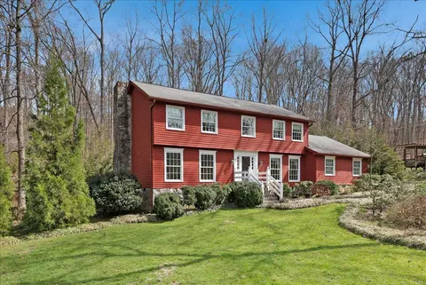 933 Dunsinane Rd, Signal Mountain, TN 37377