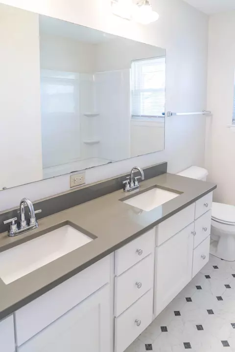 Bath - 311 E View Dr, Chattanooga, TN 37404 photo 1 of 3