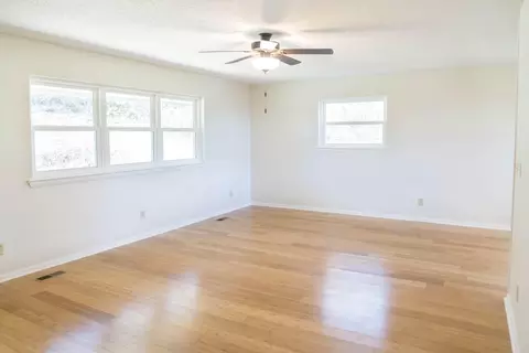 Living - 311 E View Dr, Chattanooga, TN 37404 photo 5 of 7