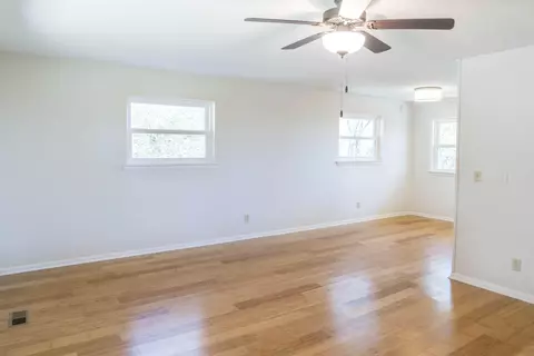 Living - 311 E View Dr, Chattanooga, TN 37404 photo 4 of 7