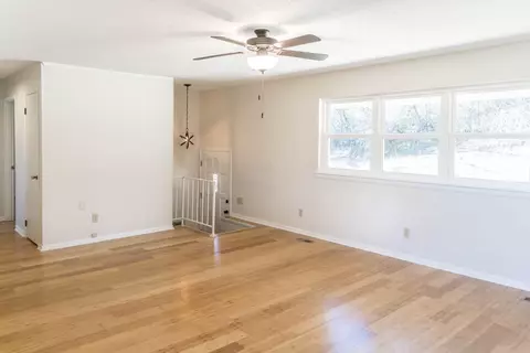Living - 311 E View Dr, Chattanooga, TN 37404 photo 1 of 7