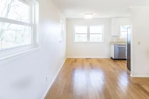 Living - 311 E View Dr, Chattanooga, TN 37404 photo 2 of 7