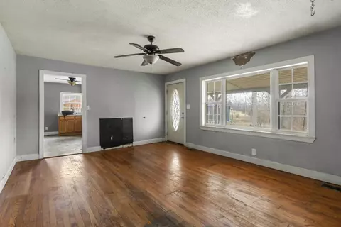 Living - 91 Dean Rd, Dunlap, TN 37327 photo 2 of 2