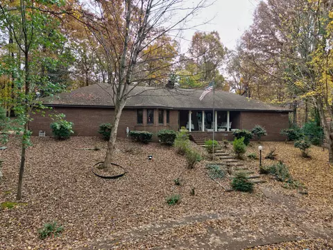 702 Lake Hills Dr, Trenton, GA 30752
