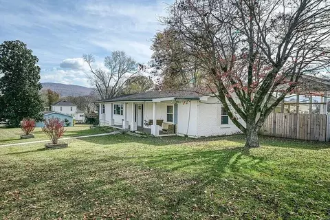 32 Birchwood St, Pikeville, TN 37367