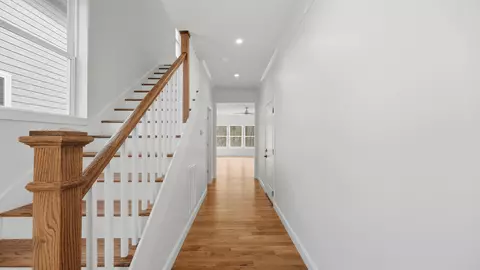 Entry Way - 930 Lullwater Rd, Red Bank, TN 37415 photo 3 of 7