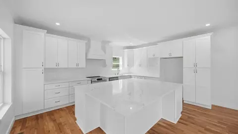 Kitchen - 930 Lullwater Rd, Red Bank, TN 37415 photo 1 of 6