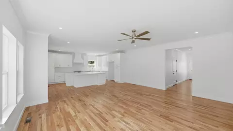 Living - 930 Lullwater Rd, Red Bank, TN 37415 photo 2 of 5