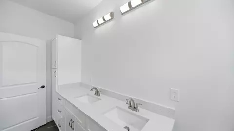 Bath - 930 Lullwater Rd, Red Bank, TN 37415 photo 7 of 10