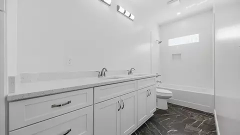 Bath - 930 Lullwater Rd, Red Bank, TN 37415 photo 10 of 10