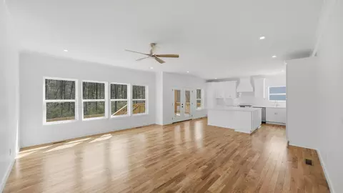 Living - 930 Lullwater Rd, Red Bank, TN 37415 photo 4 of 5