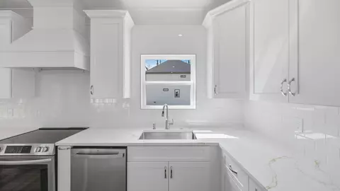 Kitchen - 930 Lullwater Rd, Red Bank, TN 37415 photo 4 of 6