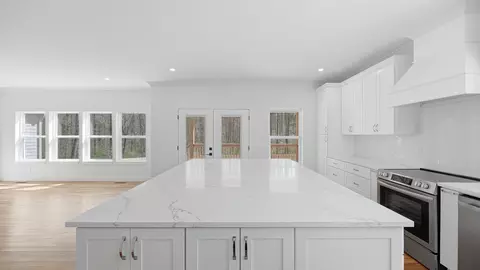 Kitchen - 930 Lullwater Rd, Red Bank, TN 37415 photo 3 of 6